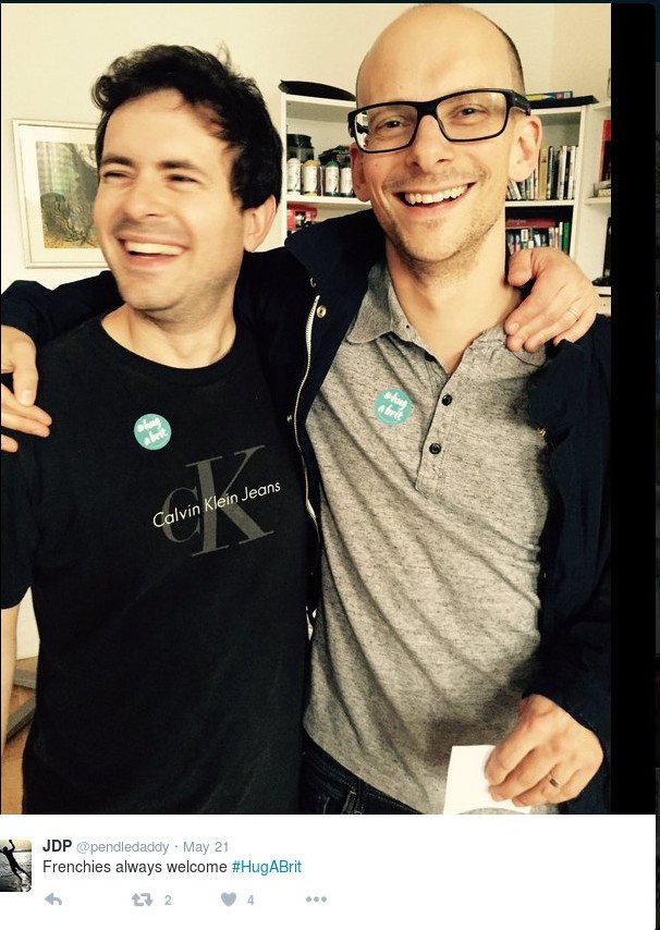 Κάνουν το κίνημα της αγκαλιάς κατά του Brexit -«Μη φύγετε, σας αγαπάμε!» [εικόνες] | iefimerida.gr 1