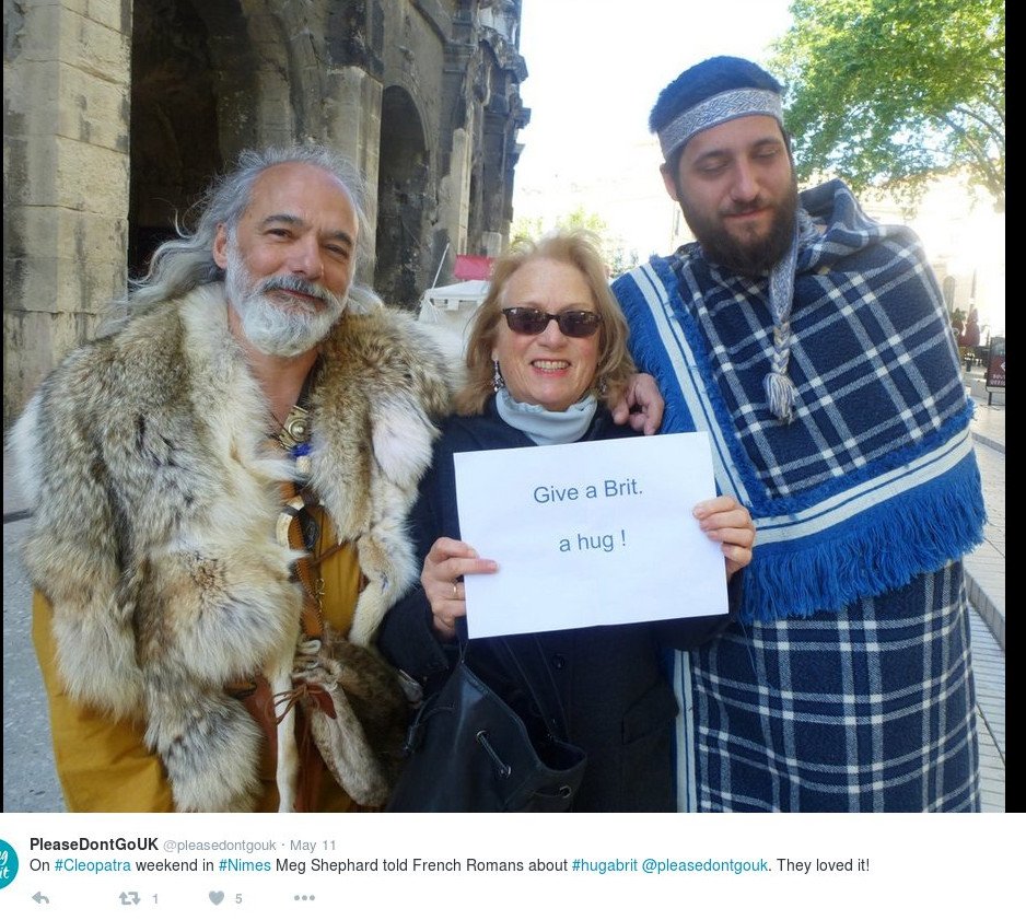 Κάνουν το κίνημα της αγκαλιάς κατά του Brexit -«Μη φύγετε, σας αγαπάμε!» [εικόνες] | iefimerida.gr 6