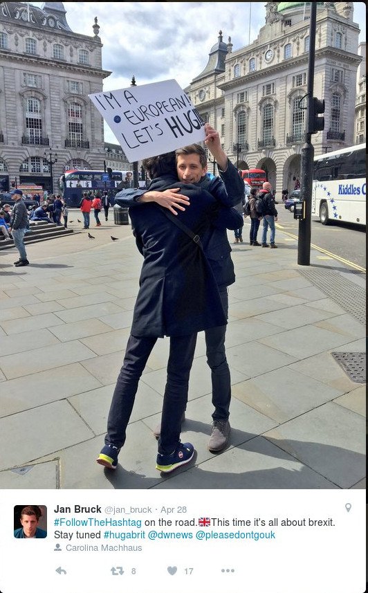 Κάνουν το κίνημα της αγκαλιάς κατά του Brexit -«Μη φύγετε, σας αγαπάμε!» [εικόνες] | iefimerida.gr 7