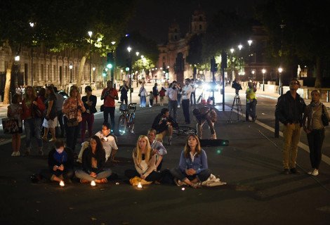 Οταν έσβησαν τα φώτα στο Λονδίνο -Ο διαφορετικός τρόπος που τίμησαν τους πεσόντες του Α' Παγκοσμίου Πολέμου [εικόνες] | iefimerida.gr 9