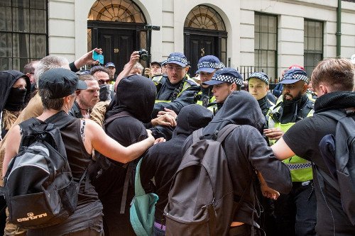 Διαδηλώσεις κατά της τρομοκρατίας στο Λονδίνο: Φόβοι για συγκρούσεις διαδηλωτών [εικόνες] | iefimerida.gr 1