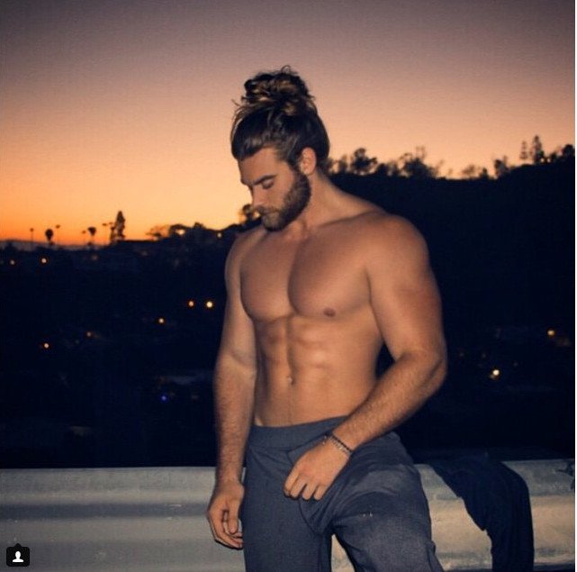 Δίμετρος, με γαλανά μάτια και κοιλιακούς φέτες: Ο νέος «βασιλιάς του Instagram» [εικόνες] | iefimerida.gr 2