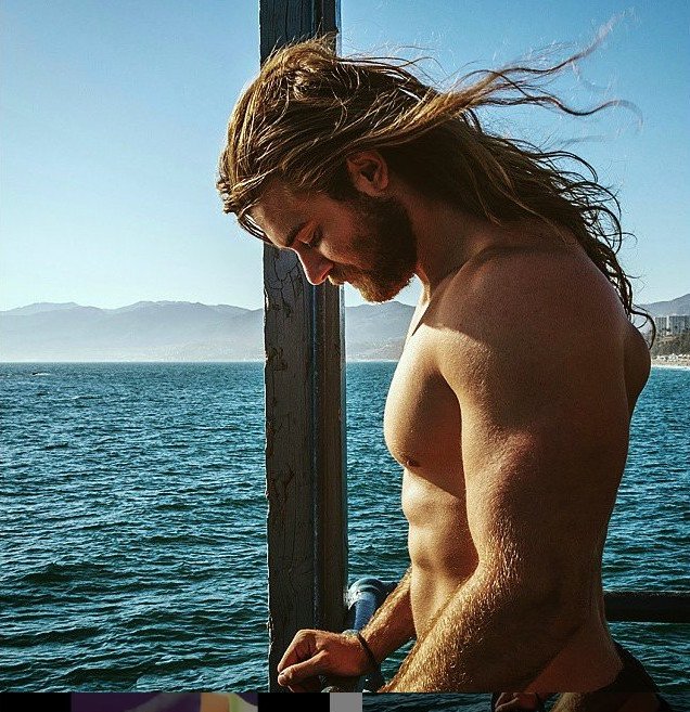 Δίμετρος, με γαλανά μάτια και κοιλιακούς φέτες: Ο νέος «βασιλιάς του Instagram» [εικόνες] | iefimerida.gr 5