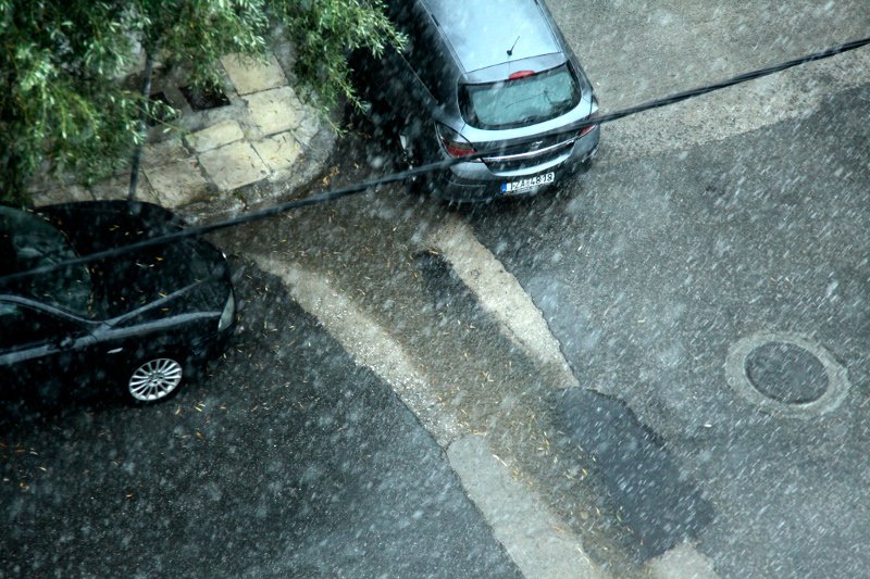 Σφοδρή καταιγίδα με χαλάζι και κεραυνούς έπληξε την Αττική [εικόνες] | iefimerida.gr 2