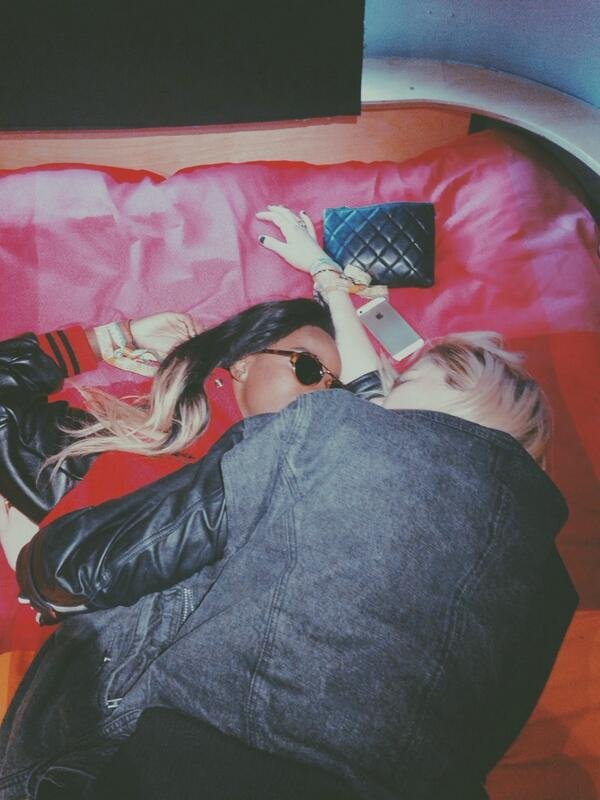 H κούκλα κόρη της Kim Basinger βρήκε τον έρωτα στο πρόσωπο μιας ράπερ [εικόνες] | iefimerida.gr 0