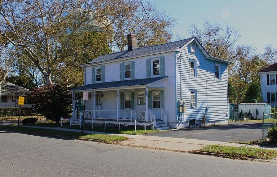 Ο Σπρίνγκστιν πουλάει το πατρικό του 269.000 δολ. -Το βλέπαμε στα εξώφυλλα των δίσκων του [εικόνες] | iefimerida.gr 0