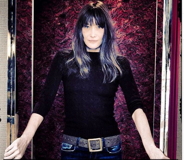 O Αλιάγας φωτογραφίζει την εμφανώς γερασμένη Κάρλα Μπρούνι [εικόνα] | iefimerida.gr 0