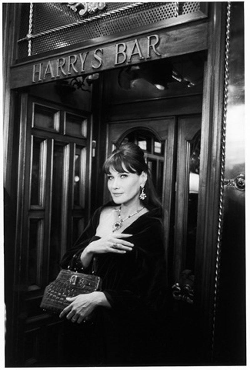 Η Κάρλα Μπρούνι επιστρέφει στο μόντελινγκ για χάρη της Bulgari [εικόνες] | iefimerida.gr 7