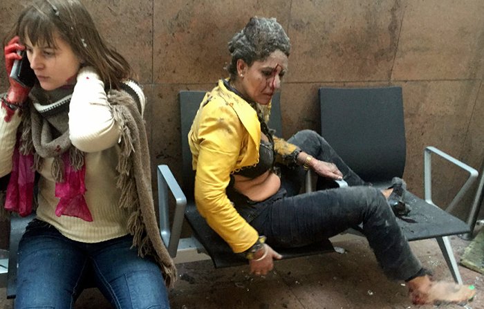 Συγκλονίζει η γυναίκα-σύμβολο των επιθέσεων στις Βρυξέλλες: Θέλω να βρω τον άνδρα που με βοήθησε [εικόνες] | iefimerida.gr 6