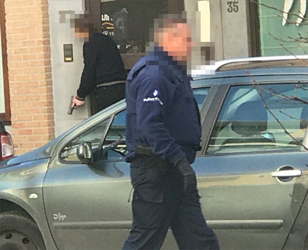 Λήξη συναγερμού στις Βρυξέλλες: Ενοπλος ταμπουρώθηκε σε σπίτι [βίντεο] | iefimerida.gr 1