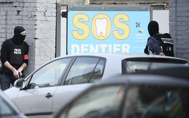 Ανταλλαγή πυροβολισμών στις Βρυξέλλες -Σε έρευνα για το μακελειό στο Παρίσι [εικόνες&βίντεο] | iefimerida.gr 4