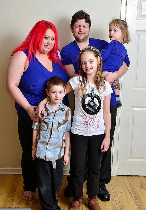 H γυναίκα που κόντεψε να πνίξει τον εραστή της με το στήθος [εικόνες] | iefimerida.gr 2