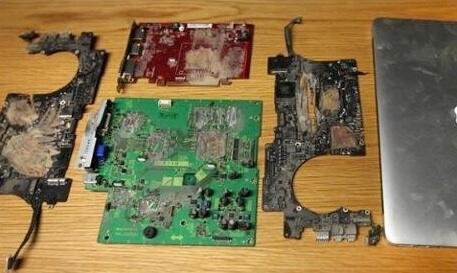 Γιατί αυτό το «ξεκοιλιασμένο» Macbook θα μείνει στην ιστορία [εικόνα] | iefimerida.gr 0