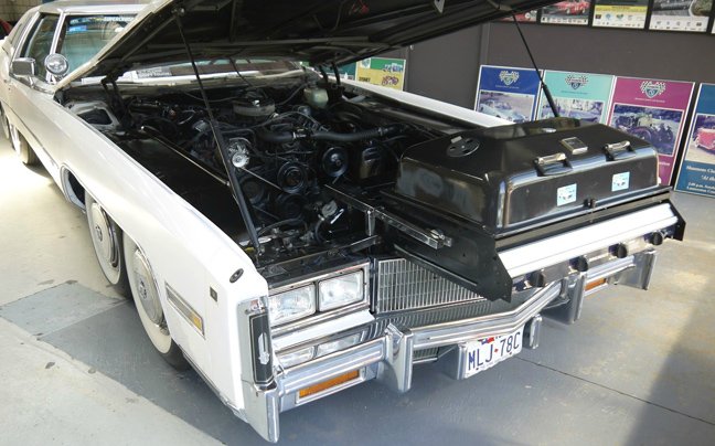 Το αμάξι-θαύμα: Κάντιλακ με τζακούζι και μπάρμπεκιου βγαίνει σε δημοπρασία [εικόνες] | iefimerida.gr 0