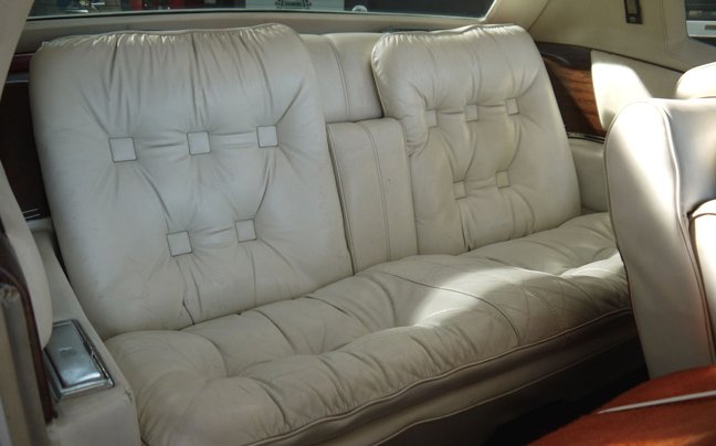 Το αμάξι-θαύμα: Κάντιλακ με τζακούζι και μπάρμπεκιου βγαίνει σε δημοπρασία [εικόνες] | iefimerida.gr 3