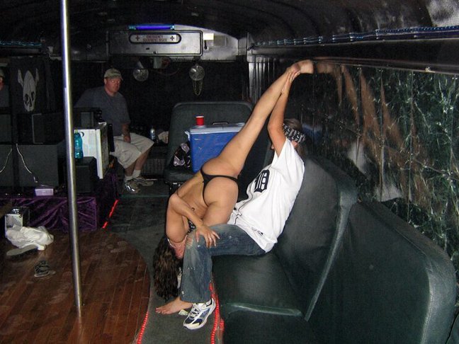 Επιστρέφει το κινητό στριπτιζάδικο του Ντιτρόιτ, μια από τις πιο καυτές μόδες της Αμερικής [εικόνες] | iefimerida.gr 5