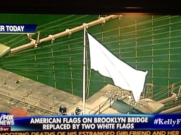 Τέχνη ή τρομοκρατία: Κάποιοι άσπρισαν τις αμερικανικές σημαίες στη γέφυρα του Μπρούκλιν και η Νέα Υόρκη διχάστηκε [εικόνες] | iefimerida.gr 2