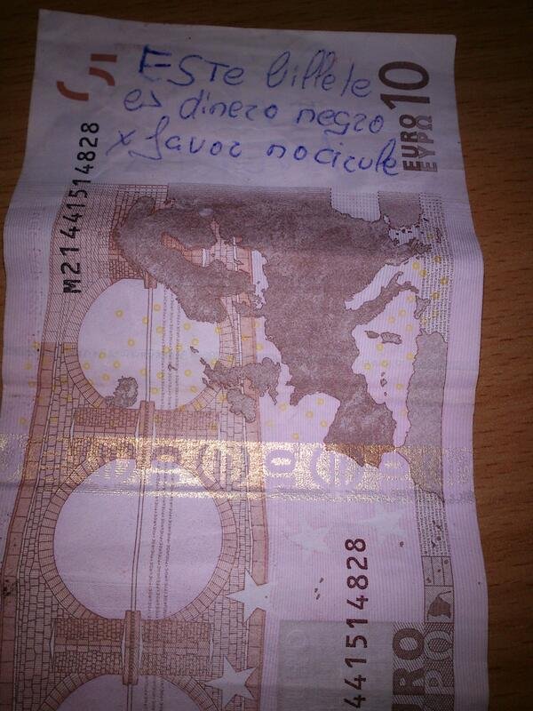 Οι οργισμένοι Ισπανοί βρίζουν πολιτικούς και τραπεζίτες πάνω σε χαρτονομίσματα [εικόνες]  | iefimerida.gr 5