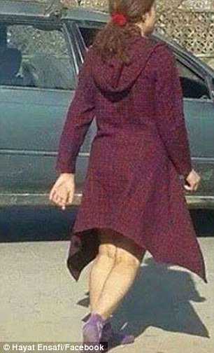 Η γενναία μυστηριώδης γυναίκα της Καμπούλ: Πέταξε τη μπούρκα και κυκλοφορεί με κοντό φόρεμα [εικόνες] | iefimerida.gr 1