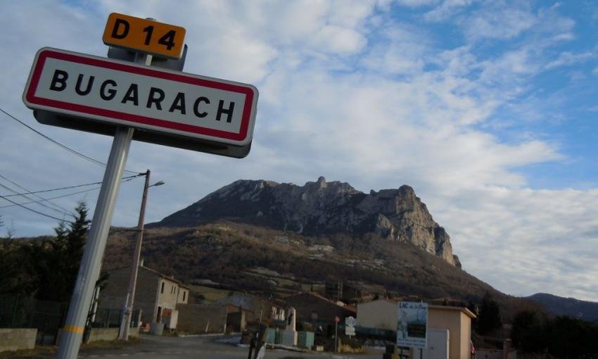 Μπουγκαράς, το γαλλικό χωριό που θα σωθεί από το τέλος του κόσμου [εικόνες] | iefimerida.gr 0