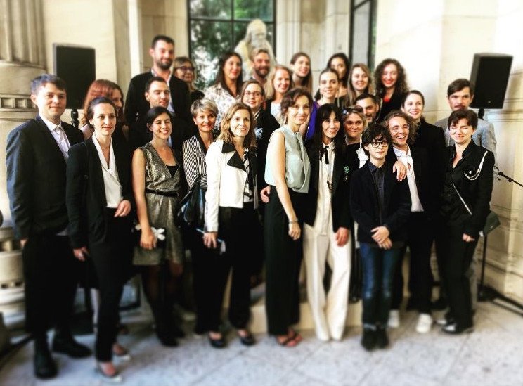 Η Γαλλία τιμά τη σχεδιάστρια του Lanvin -Μαροκινή μετανάστρια [εικόνες]  | iefimerida.gr 1