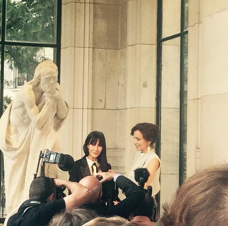 Η Γαλλία τιμά τη σχεδιάστρια του Lanvin -Μαροκινή μετανάστρια [εικόνες]  | iefimerida.gr 0