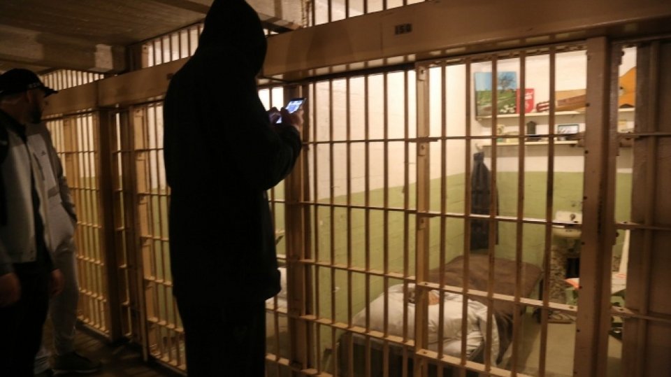 Η μέρα που ο Αντετοκούνμπο μπήκε στη... φυλακή [εικόνες] | iefimerida.gr 4