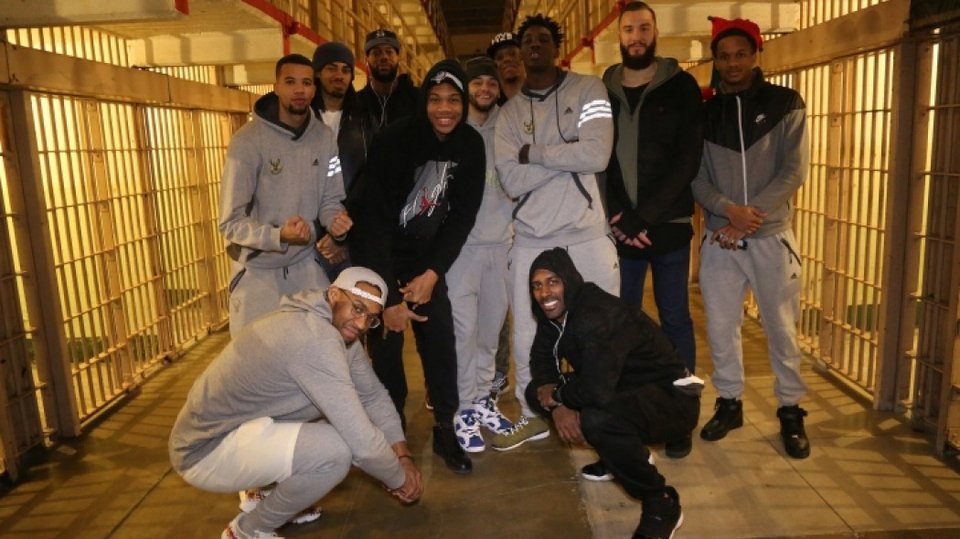 Η μέρα που ο Αντετοκούνμπο μπήκε στη... φυλακή [εικόνες] | iefimerida.gr 7