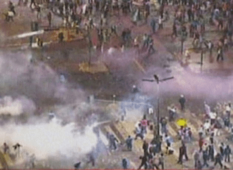 Επεισοδιακή η λήξη του Μουντιάλ στο Μπουένος Αϊρες: Οι μισοί πανηγύριζαν, οι άλλοι μισοί συγκρούονταν με την αστυνομία [βίντεο & εικόνες] | iefimerida.gr 3