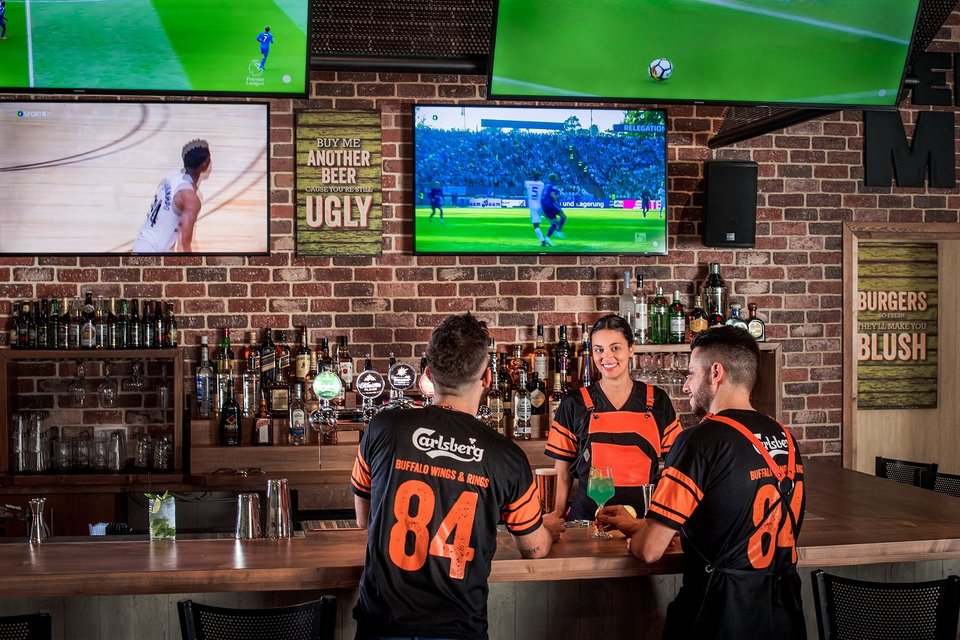 Στον πυρετό του Μουντιάλ το Buffalo Wings & Rings [εικόνες] | iefimerida.gr 1