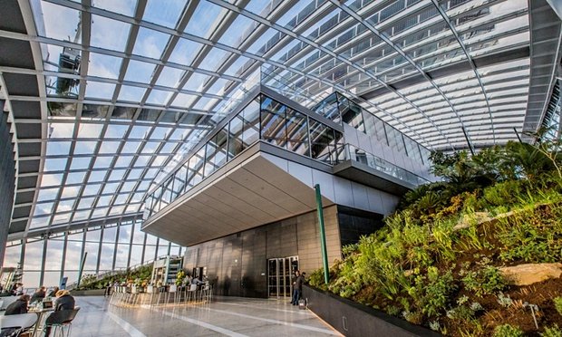 Λονδίνο: Το Βραβείο Έκτρωμα 2015 στο κτίριο που θυμίζει σερβιέτα [εικόνες] | iefimerida.gr 2