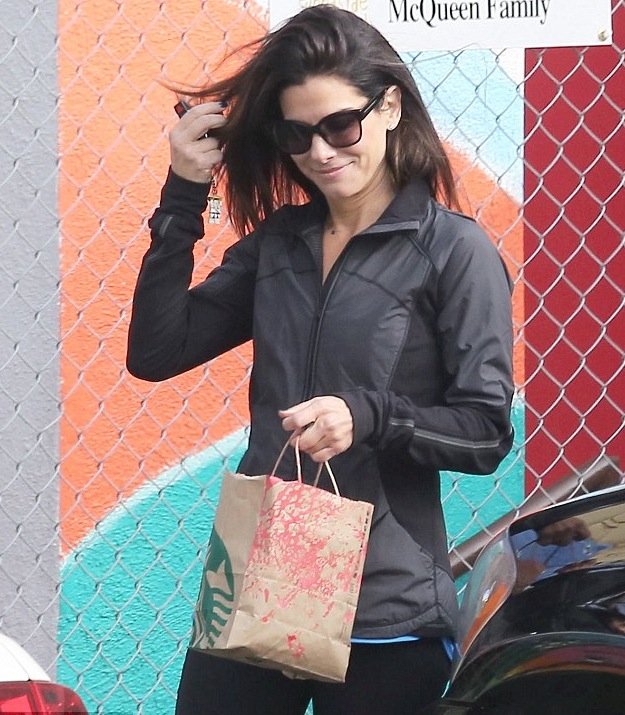 Η Σάντρα Μπούλοκ στα 50 της «τα σπάει» [εικόνες] | iefimerida.gr 1