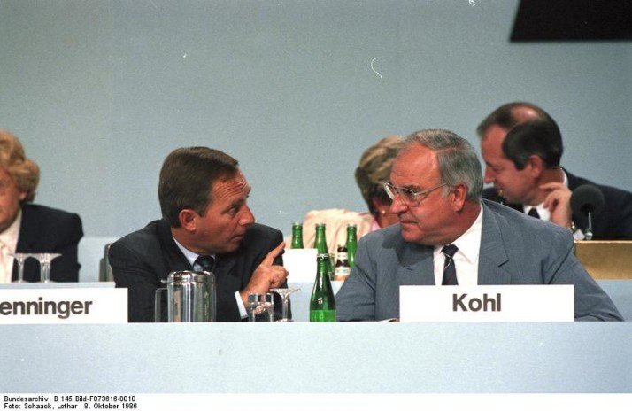 Σόιμπλε, ο πιο συζητημένος πολιτικός της Ευρώπης - Αγνωστες πτυχές και σπάνιες φωτογραφίες  | iefimerida.gr 1