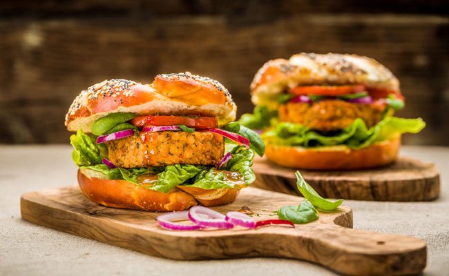 Burger με σπανάκι και καρότα | iefimerida.gr 3