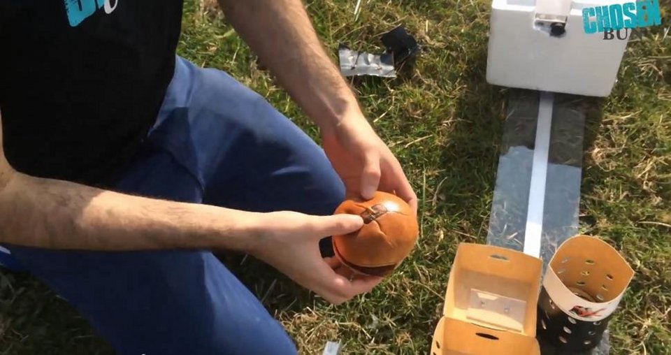 Το πρώτο burger που πήγε στο διάστημα [εικόνες & βίντεο] | iefimerida.gr 0