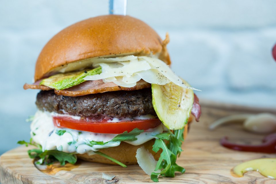 La Esquina: Ενα μικρό μπαρ στο Κολωνάκι κάνει τα καλύτερα burgers [εικόνες] | iefimerida.gr 5