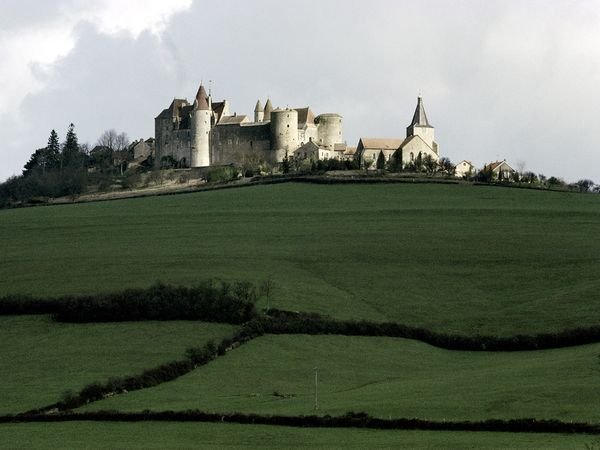 Αυτά είναι τα πιο εντυπωσιακά κάστρα της Ευρώπης [εικόνες] | iefimerida.gr 2