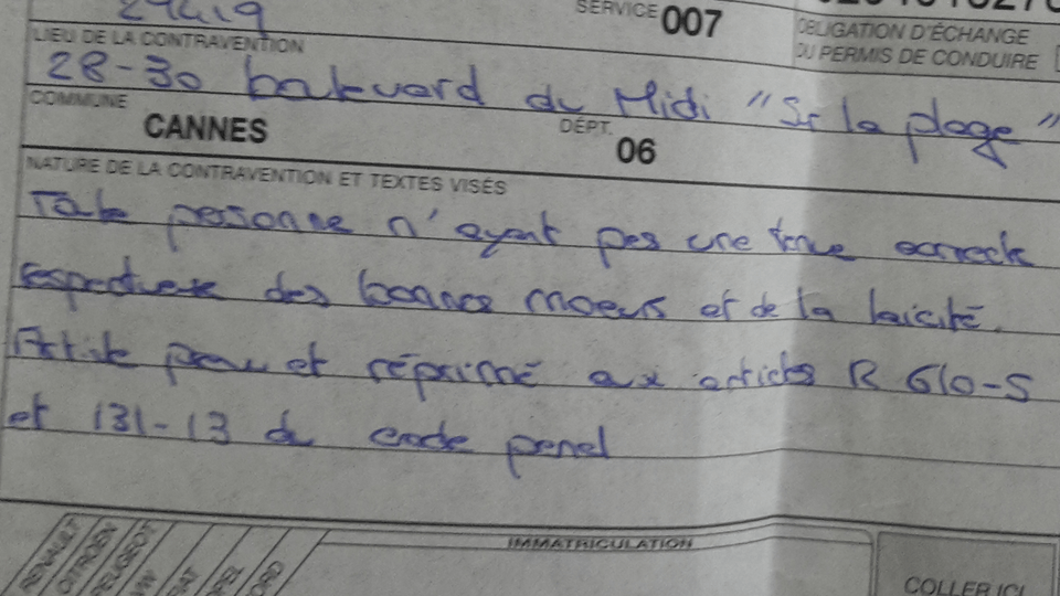 Νίκαια: Αστυνομικοί αναγκάζουν μουσουλμάνα να βγάλει το μπουρκίνι και εκείνη γδύνεται στην παραλία [εικόνες] | iefimerida.gr 6