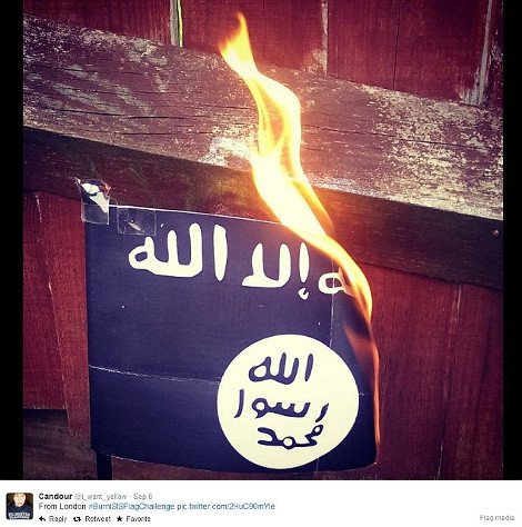 Οργισμένοι μουσουλμάνοι αντιδρούν στο Ισλαμικό Κράτος: «Κάψτε τη σημαία τους» η νέα μόδα στο Twitter [εικόνες&βίντεο] | iefimerida.gr 6