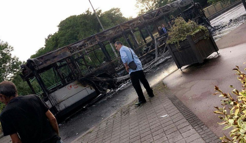 Εκρηξη σε λεωφορείο στο Παρίσι -Ενας τραυματίας [εικόνες & βίντεο] | iefimerida.gr 0