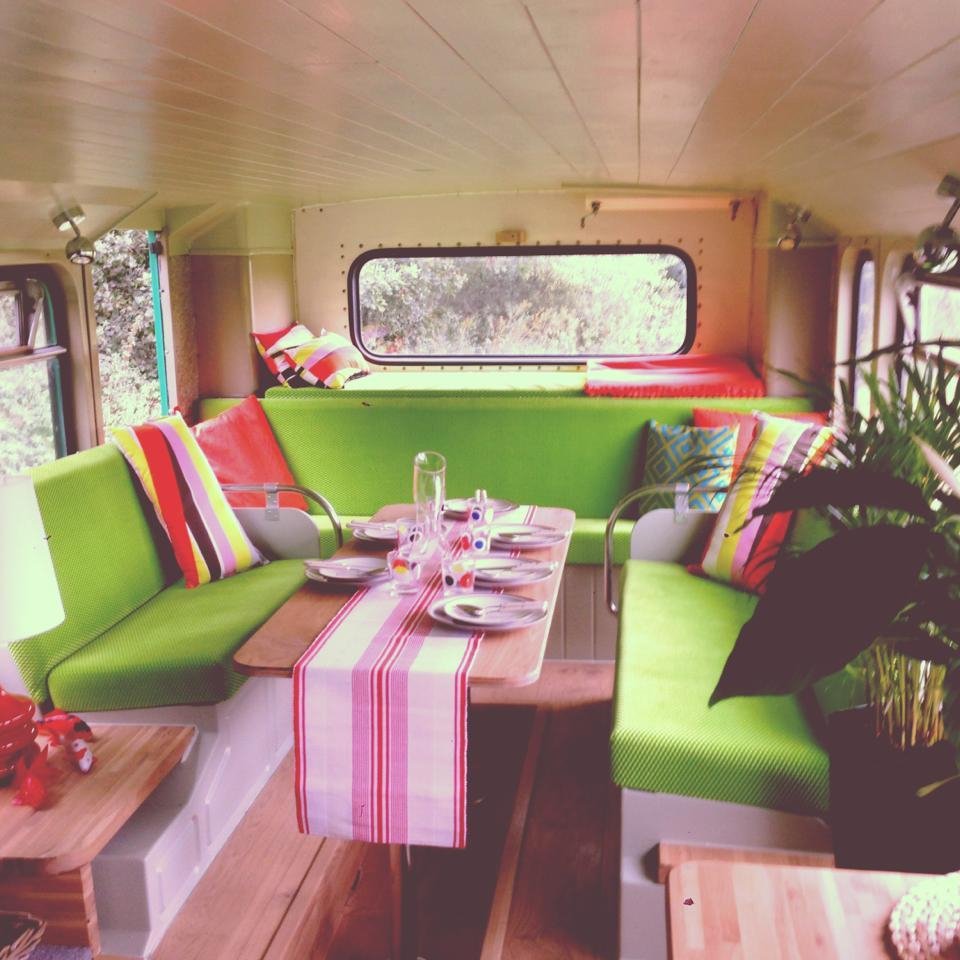 Αγόρασε ένα λεωφορείο στο eBay και το έκανε υπέροχο ξενοδοχείο [εικόνες] | iefimerida.gr 10