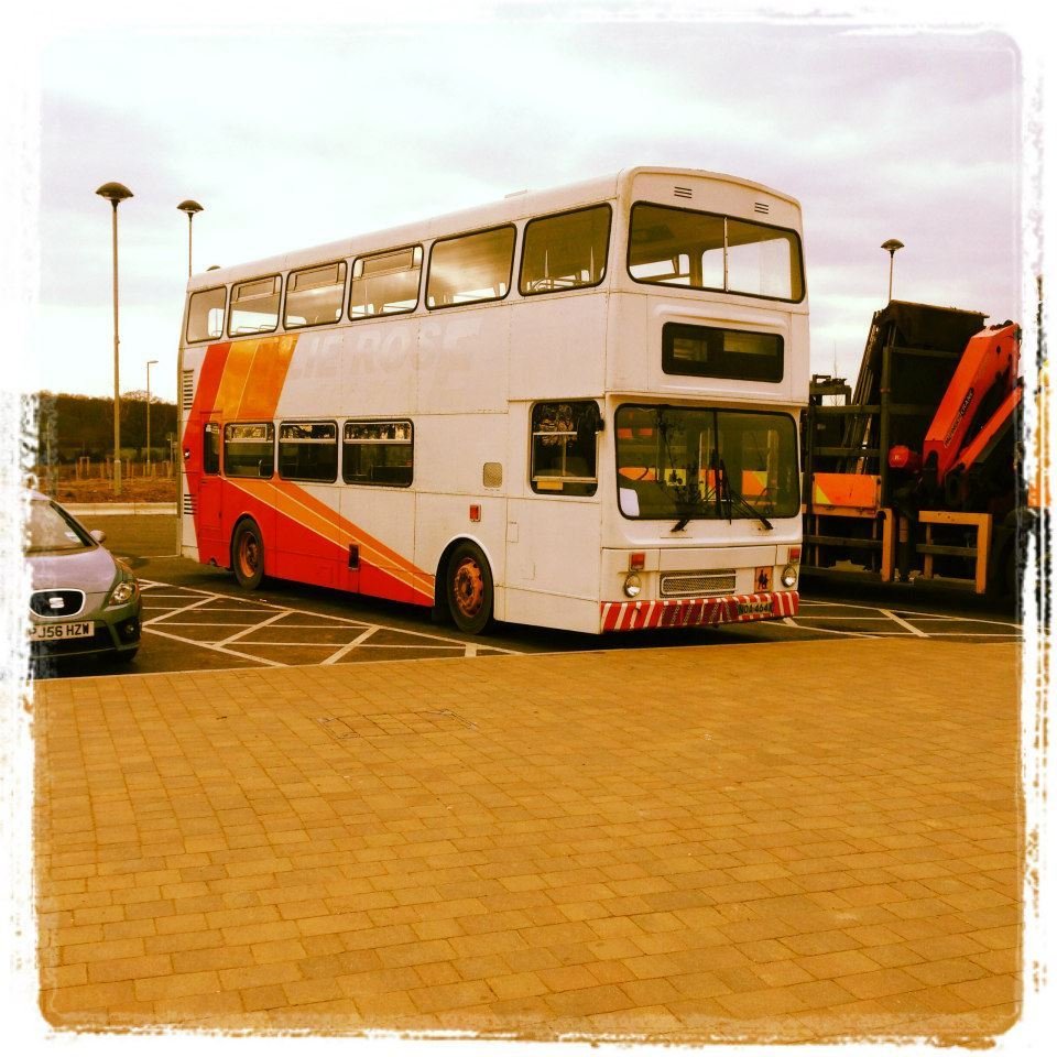 Αγόρασε ένα λεωφορείο στο eBay και το έκανε υπέροχο ξενοδοχείο [εικόνες] | iefimerida.gr 0