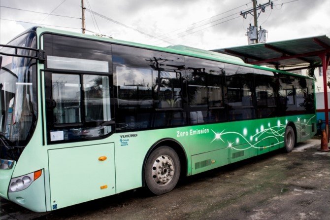 Σύγχρονο λεωφορείο στην Κούβα έγινε ατραξιόν για τους ντόπιους! [εικόνες] | iefimerida.gr 1