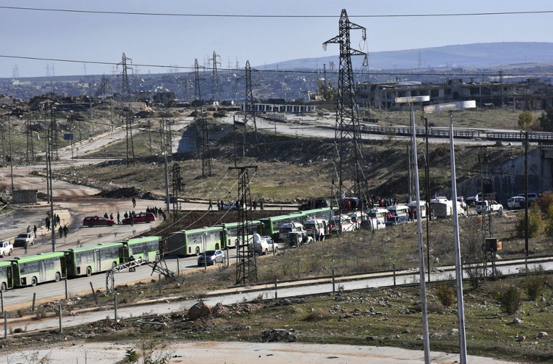 Χαλέπι: Συνεχίζεται η εκκένωση από τα ερείπια –Εχουν φύγει ήδη χιλιάδες | iefimerida.gr 1