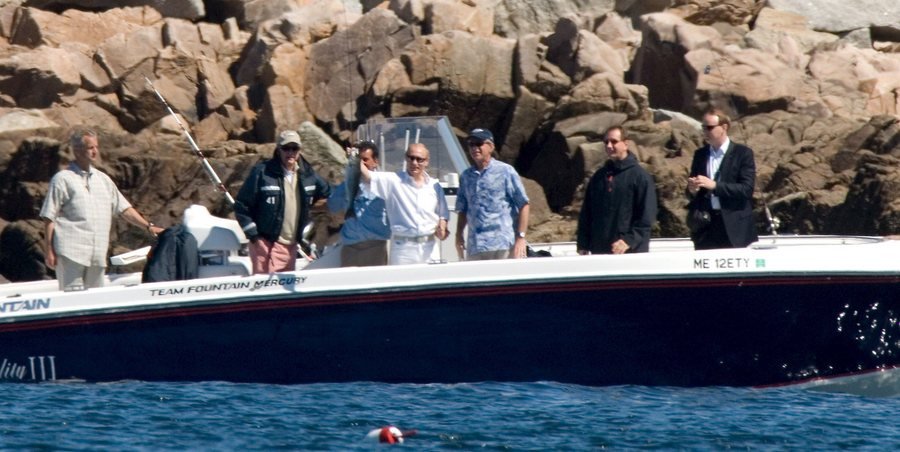 Οταν οι Μπους πήγαν για ψάρεμα με τον Πούτιν: Πώς τον τρόμαξαν και πώς εκείνος τους έβαλε τα γυαλιά [εικόνες] | iefimerida.gr 3