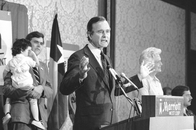 Η συγκινητική ιστορία αγάπης του Τζορτζ και της Μπάρμπαρα Μπους -73 χρόνια γάμου, ένας τρελός έρωτας [εικόνες] | iefimerida.gr 4