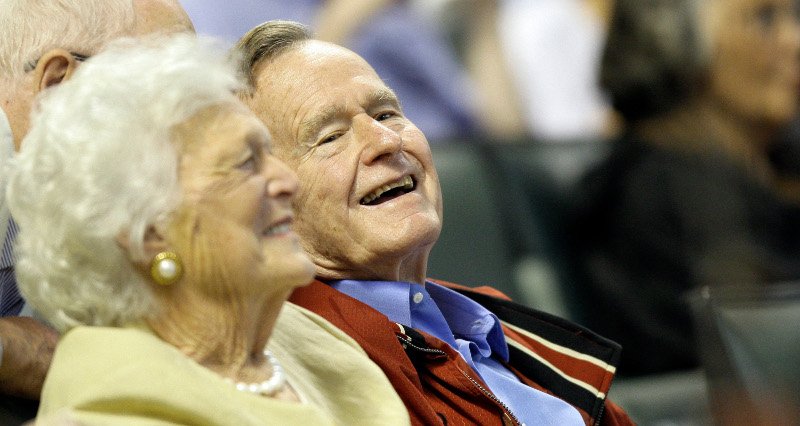 Η συγκινητική ιστορία αγάπης του Τζορτζ και της Μπάρμπαρα Μπους -73 χρόνια γάμου, ένας τρελός έρωτας [εικόνες] | iefimerida.gr 7