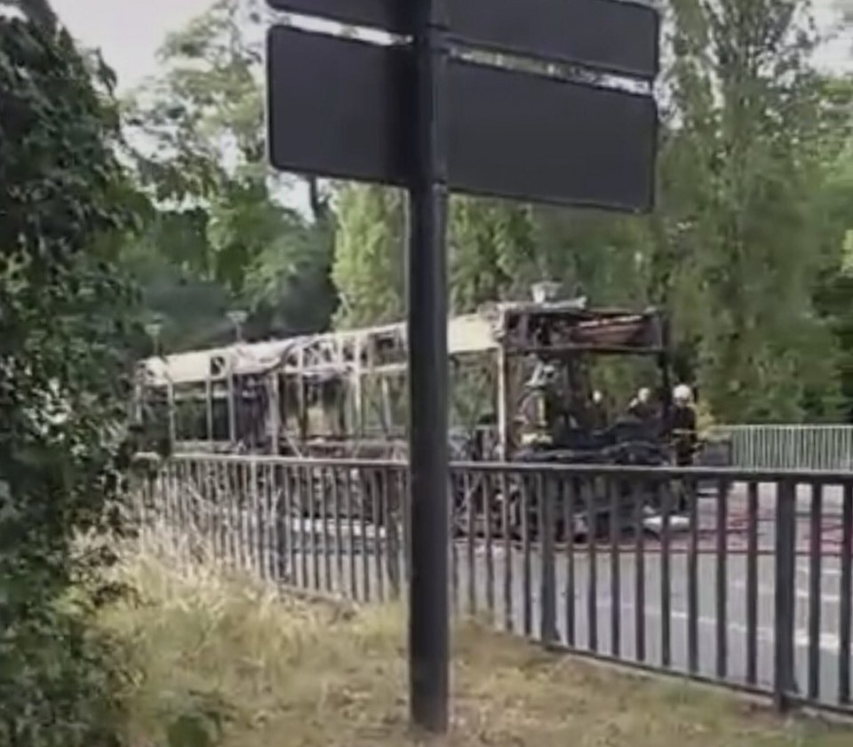 Εκρηξη σε λεωφορείο στο Παρίσι -Ενας τραυματίας [εικόνες & βίντεο] | iefimerida.gr 1