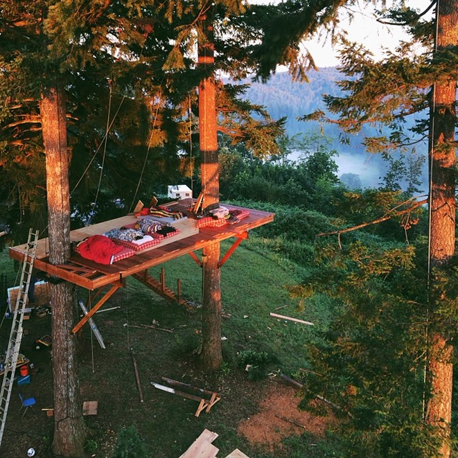 Ο γοητευτικός Αμερικάνος που παράτησε την καριέρα του και δημιούργησε ένα πρωτόγνωρο κίνημα νέων, ρομαντικών νομάδων στις ΗΠΑ [εικόνες] | iefimerida.gr 1