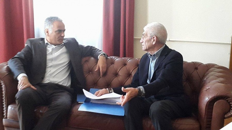 Πρεμιέρα για την Νοτοπούλου: Σκουρλέτης και Μπουτάρης στο πρωθυπουργικό γραφείο στη Θεσσαλονίκη [εικόνες]  | iefimerida.gr 1